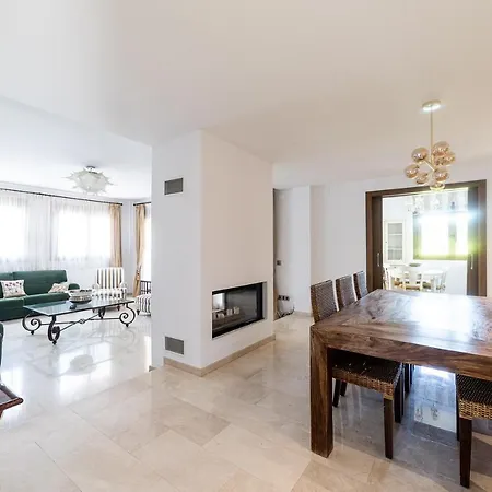 Private Martaver, Swiming Pool, Bbq & Pool Table