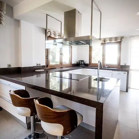 Private Martaver, Swiming Pool, Bbq & Pool Table Villa