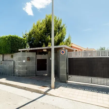 Private Martaver, Swiming Pool, Bbq & Pool Table *