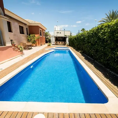 Private Martaver, Swiming Pool, Bbq & Pool Table וילה