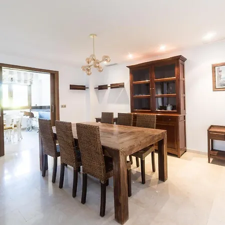 Private Martaver, Swiming Pool, Bbq & Pool Table