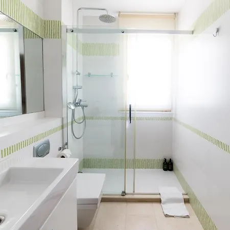 Private Martaver, Swiming Pool, Bbq & Pool Table *