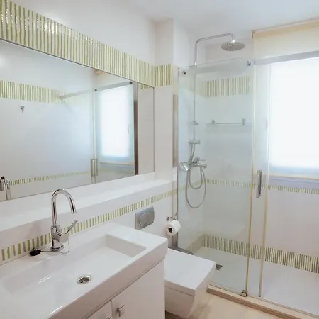 Private Martaver, Swiming Pool, Bbq & Pool Table וילה