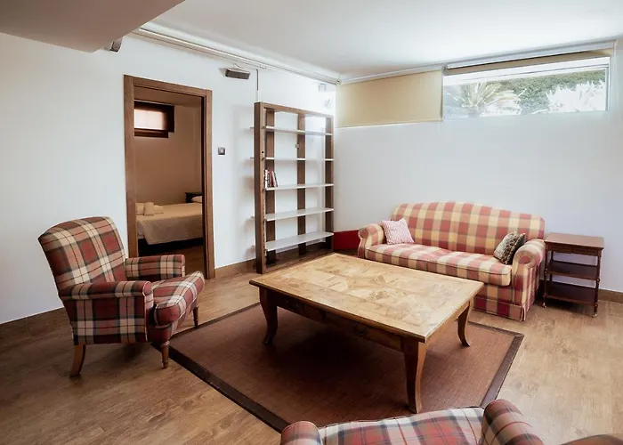 Private Martaver, Swiming Pool, Bbq & Pool Table
