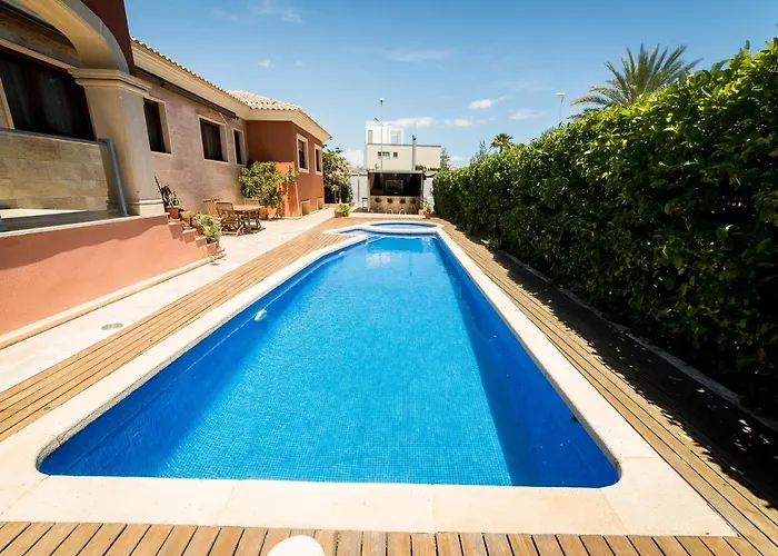 Private Martaver, Swiming Pool, Bbq & Pool Table 빌라