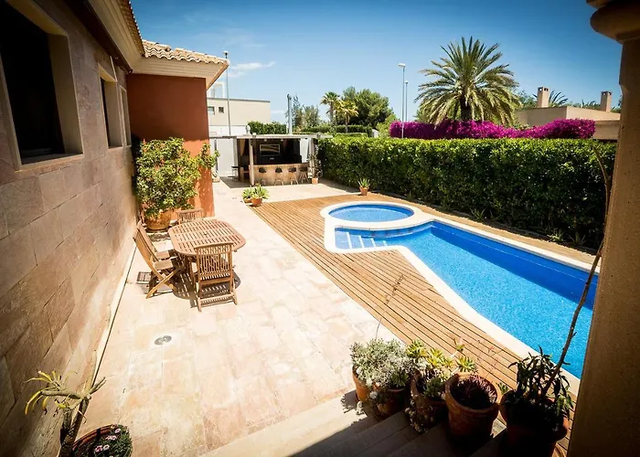 Private Martaver, Swiming Pool, Bbq & Pool Table *